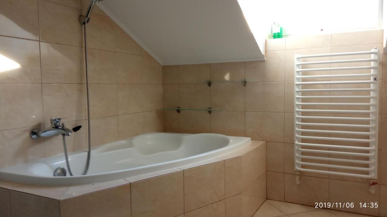 Apartament W Domu Na Wsi Tomaszów Lubelski Exterior foto